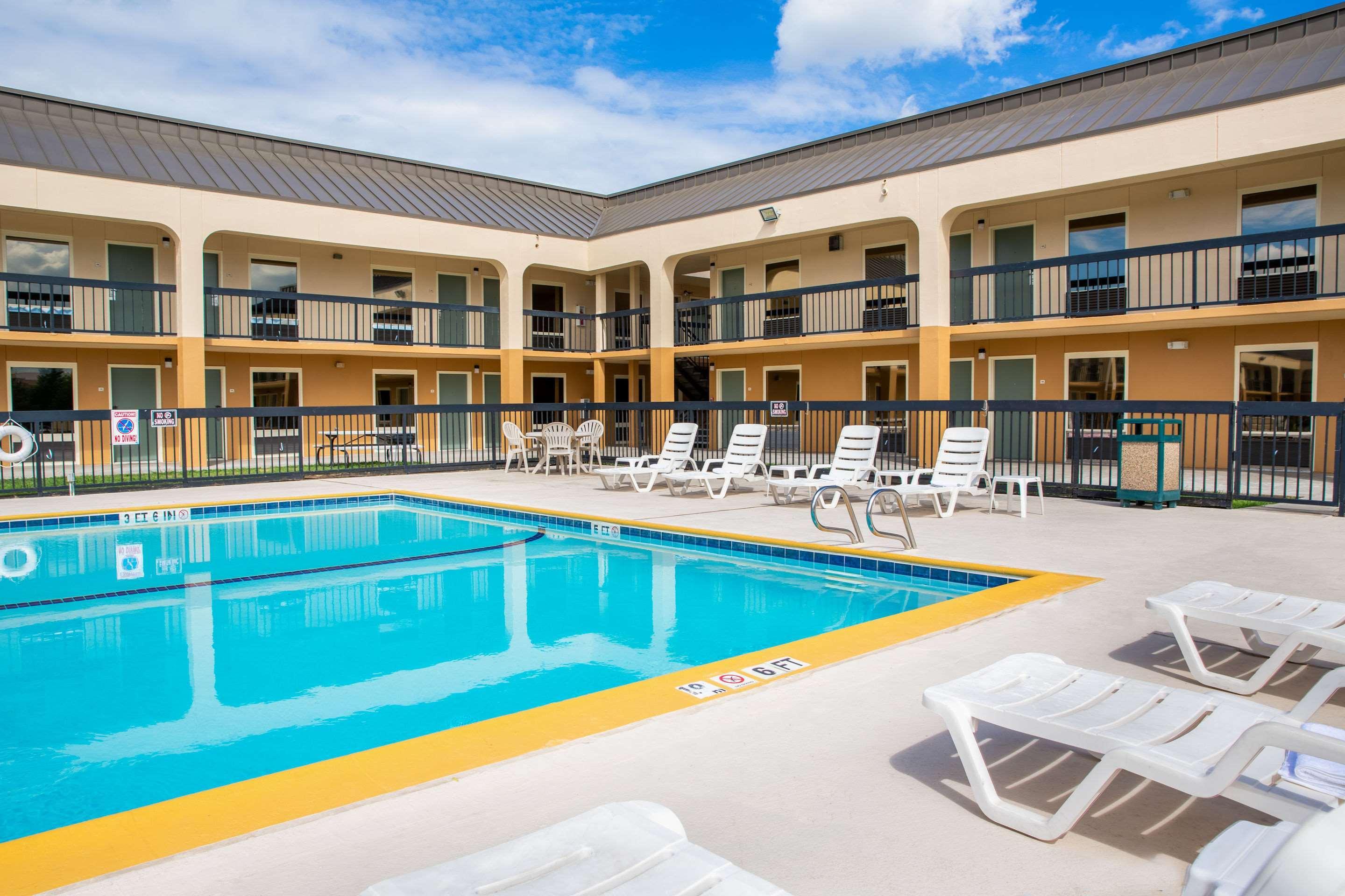 Quality Inn At Arlington Highlands Exterior photo