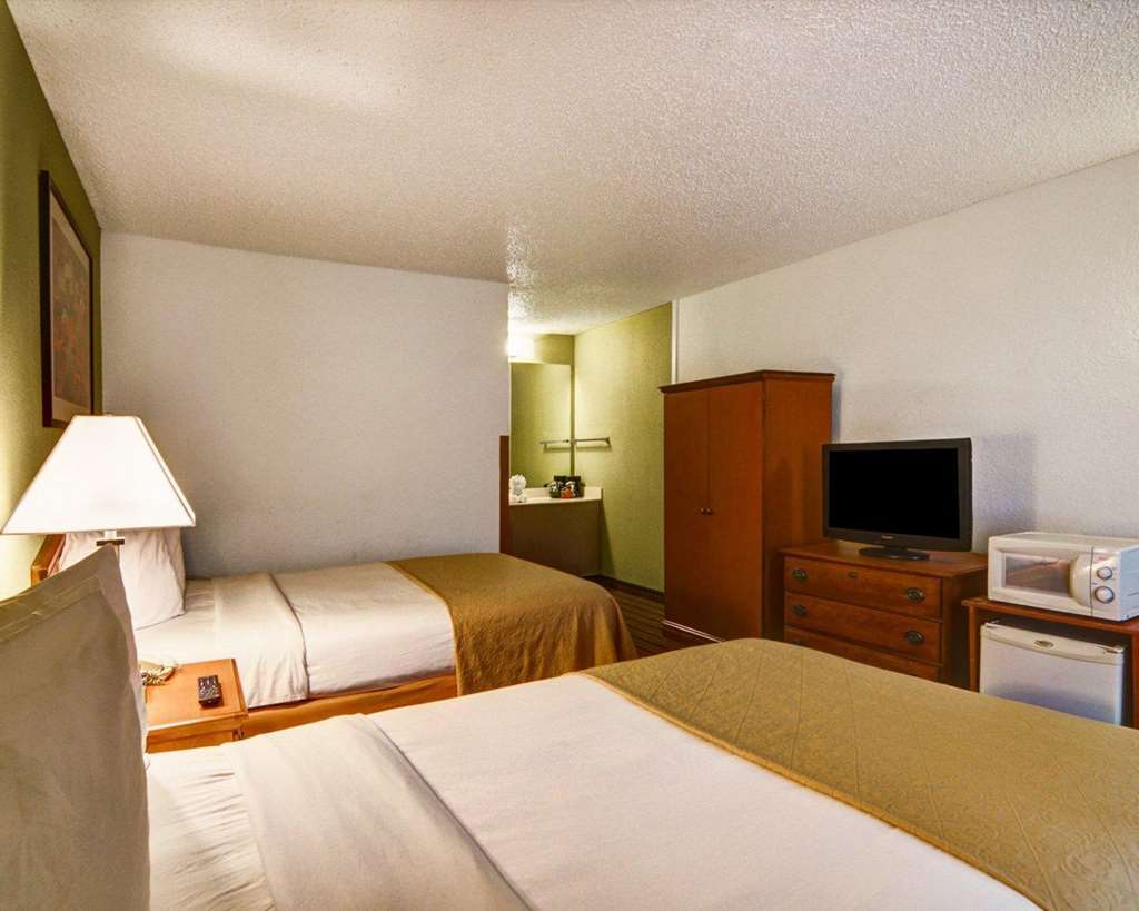 Quality Inn At Arlington Highlands Room photo